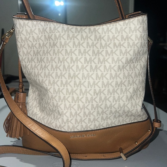 MICHAEL Michael Kors Handbags - Michael Kors Signature Kip Large Bucket Bag